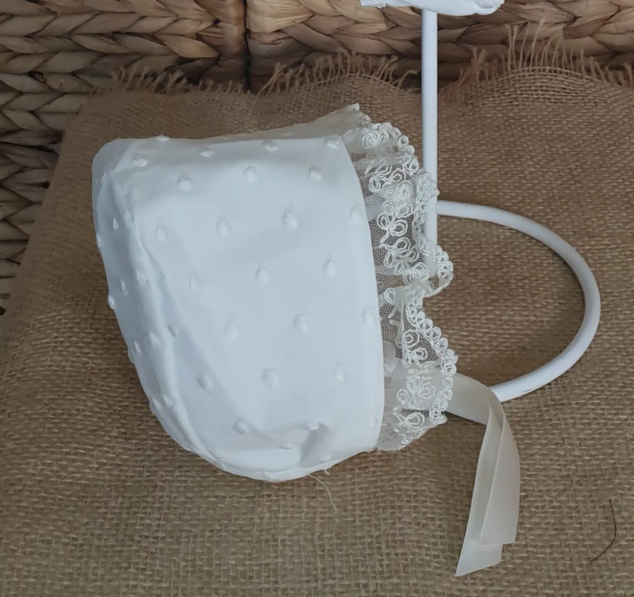 A Jesusito con capota Tul bordado encajes crudo R300955