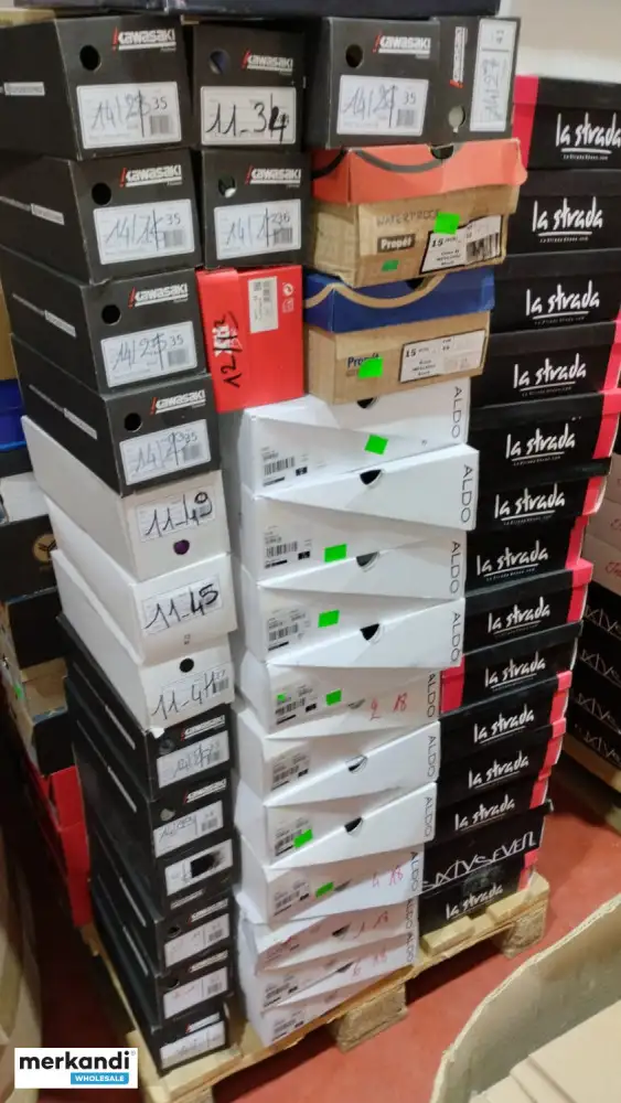 AMPLIA VARIEDAD DE CALZADO DE MARCAS RECONOCIDAS  LOTES MIXTOS PARA MERCADOS