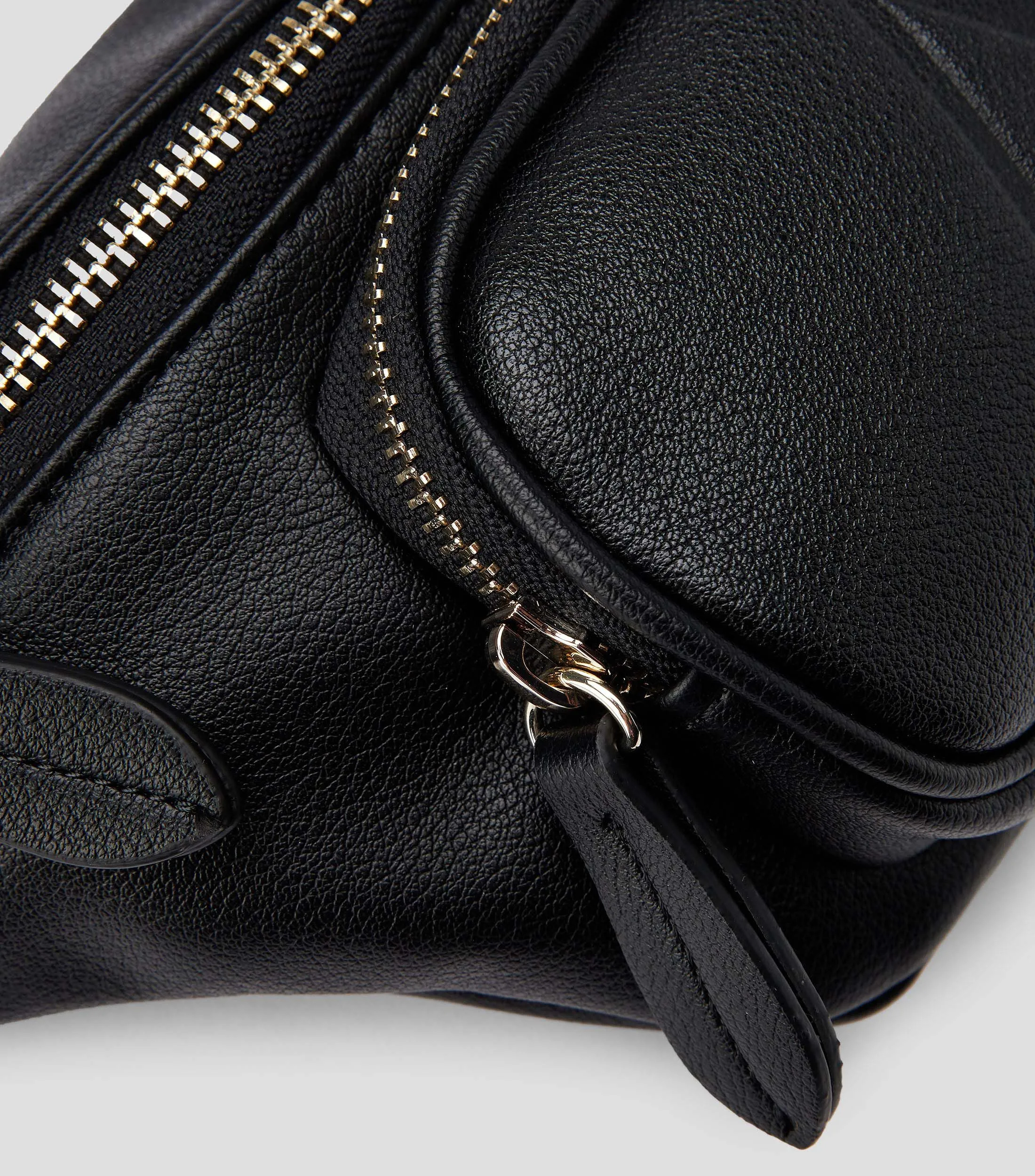 Armani Exchange Bolso Crossbody Negra con logo Mujer