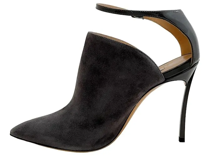 Autre Marque Shooties Casadei Gravity de gamuza gris y charol con correa en el tobillo 