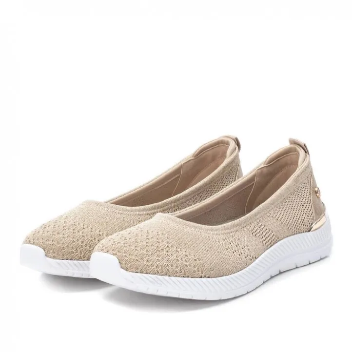 Bailarinas Xti beige con detalles metalizados y suela deportiva