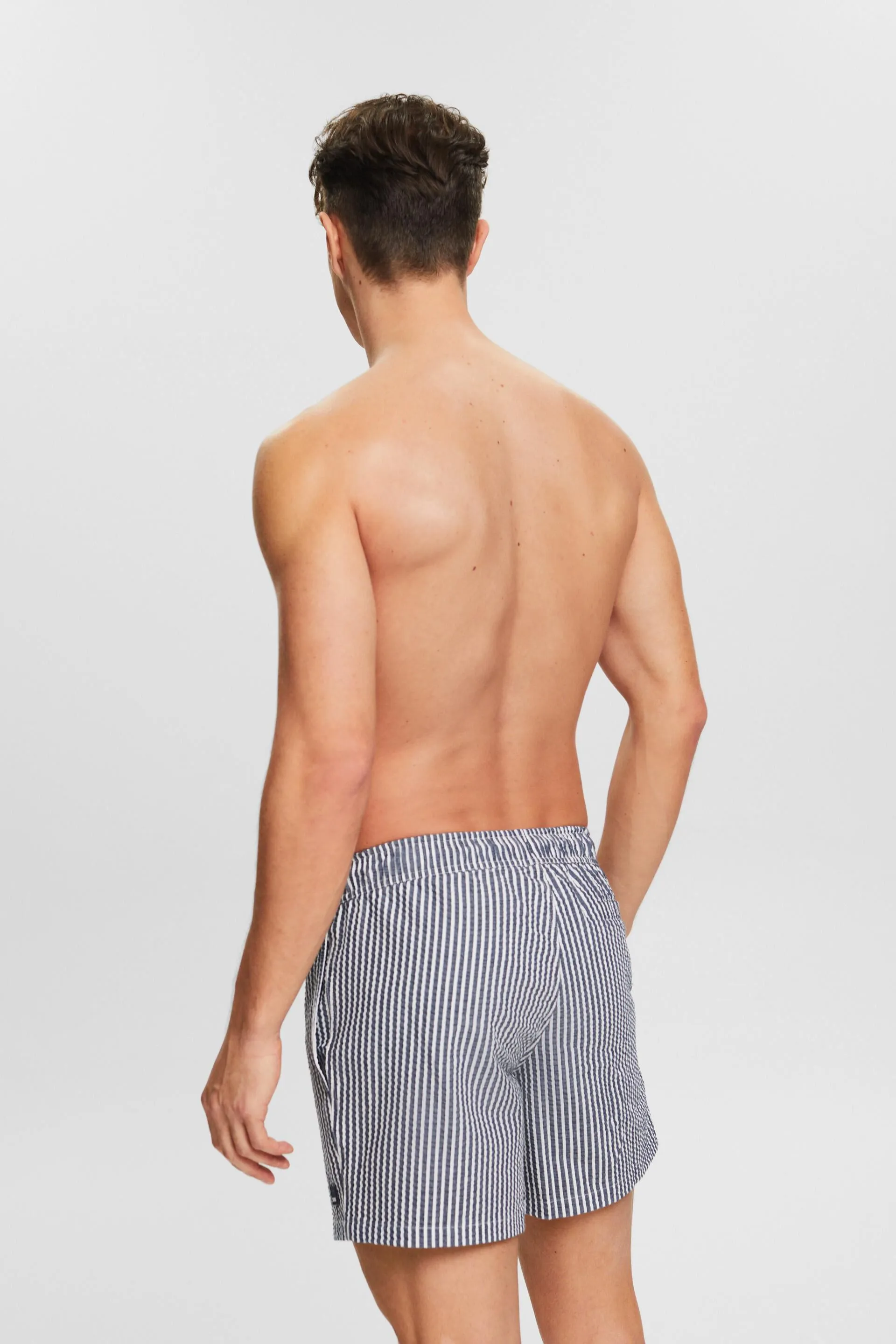 Bañador tipo short a rayas con textura