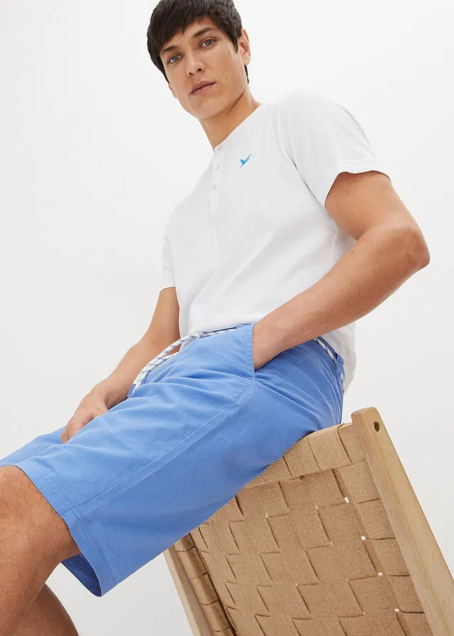 Bermuda estilo chino con lino, cordón y corte regular azul cielo