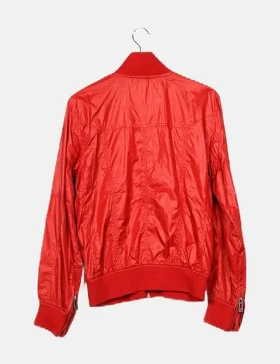 Bershka Chaqueta impermeable roja