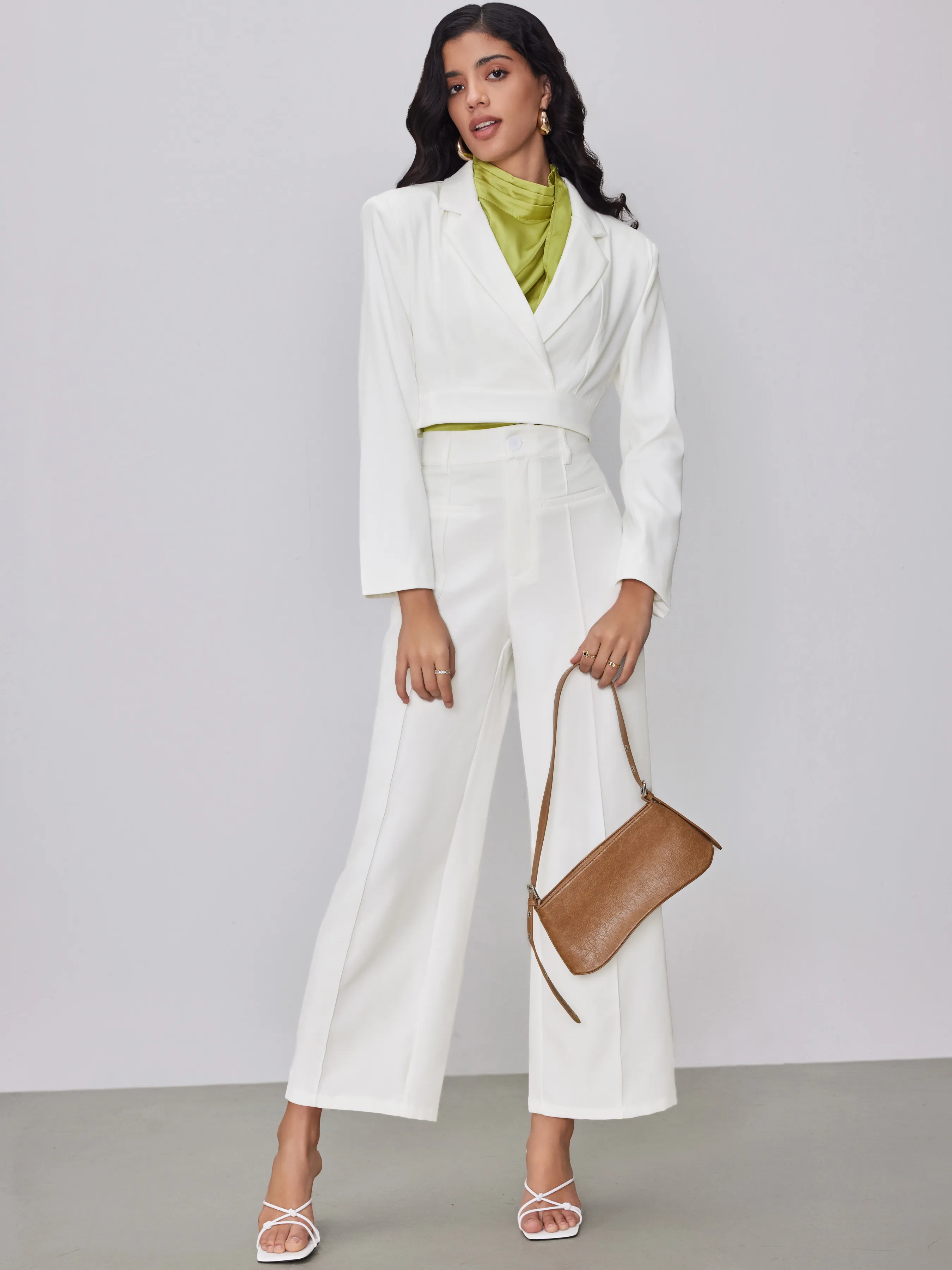  Blazer Corto con Solapa Sólida