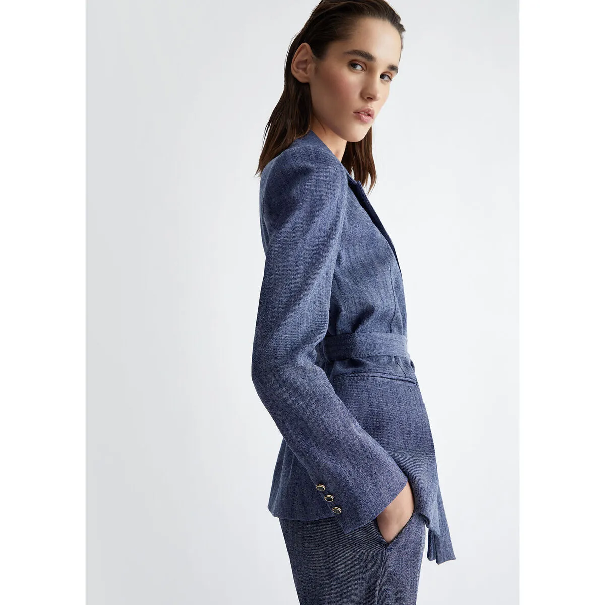 Blazer vaquero con cinturón