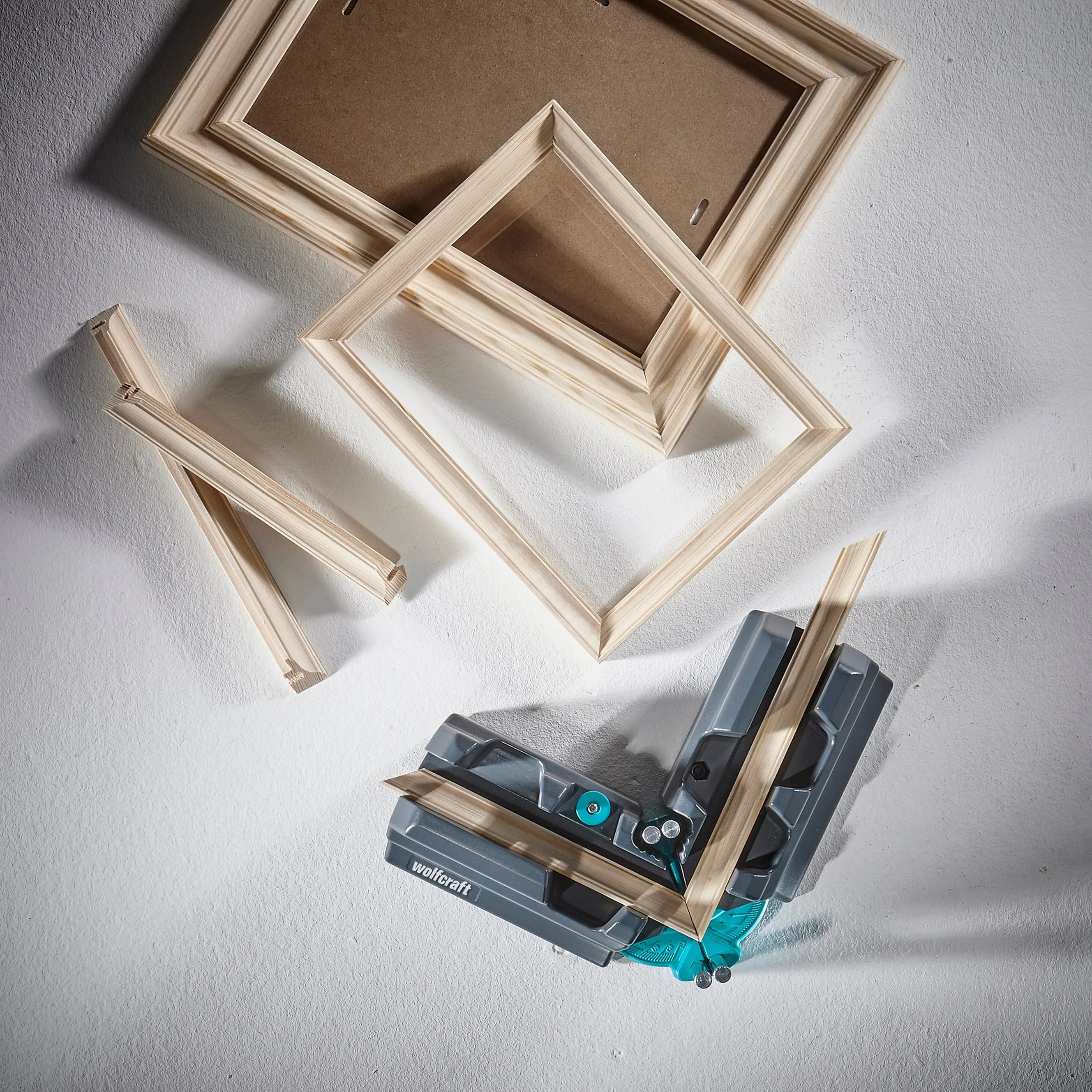 CAJA INGLETES WOLFCRAFT 100MM  CORTES PRECISOS EN MADERA Y ALUMINIO