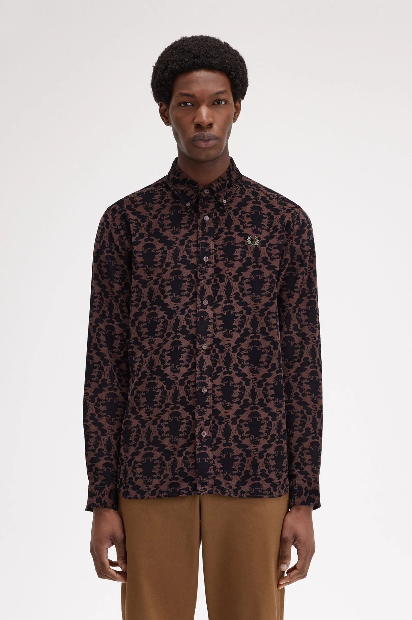 Camisa de pana estampada con motivos repetidos