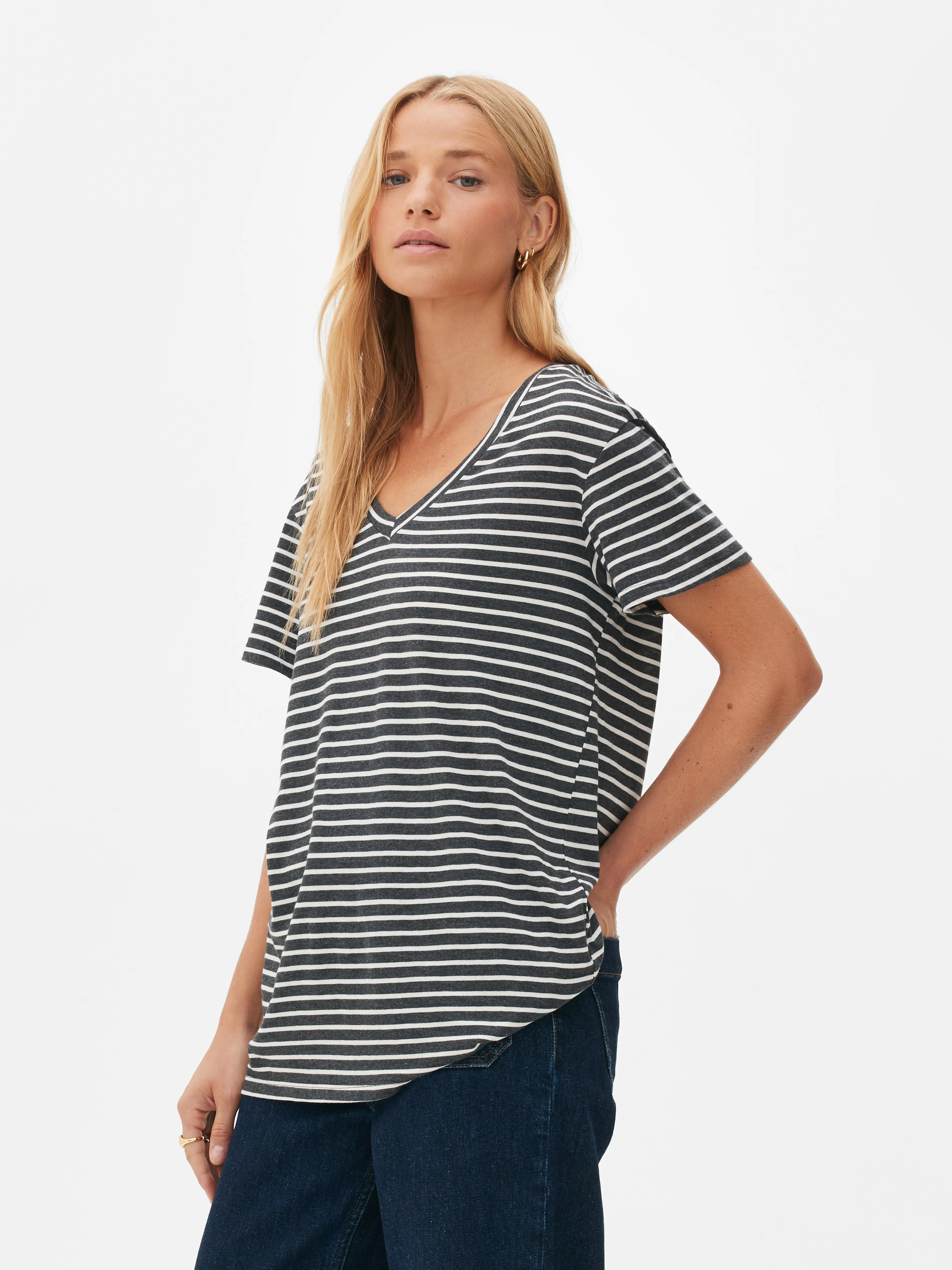 Camiseta con cuello de pico en mezcla de algodón