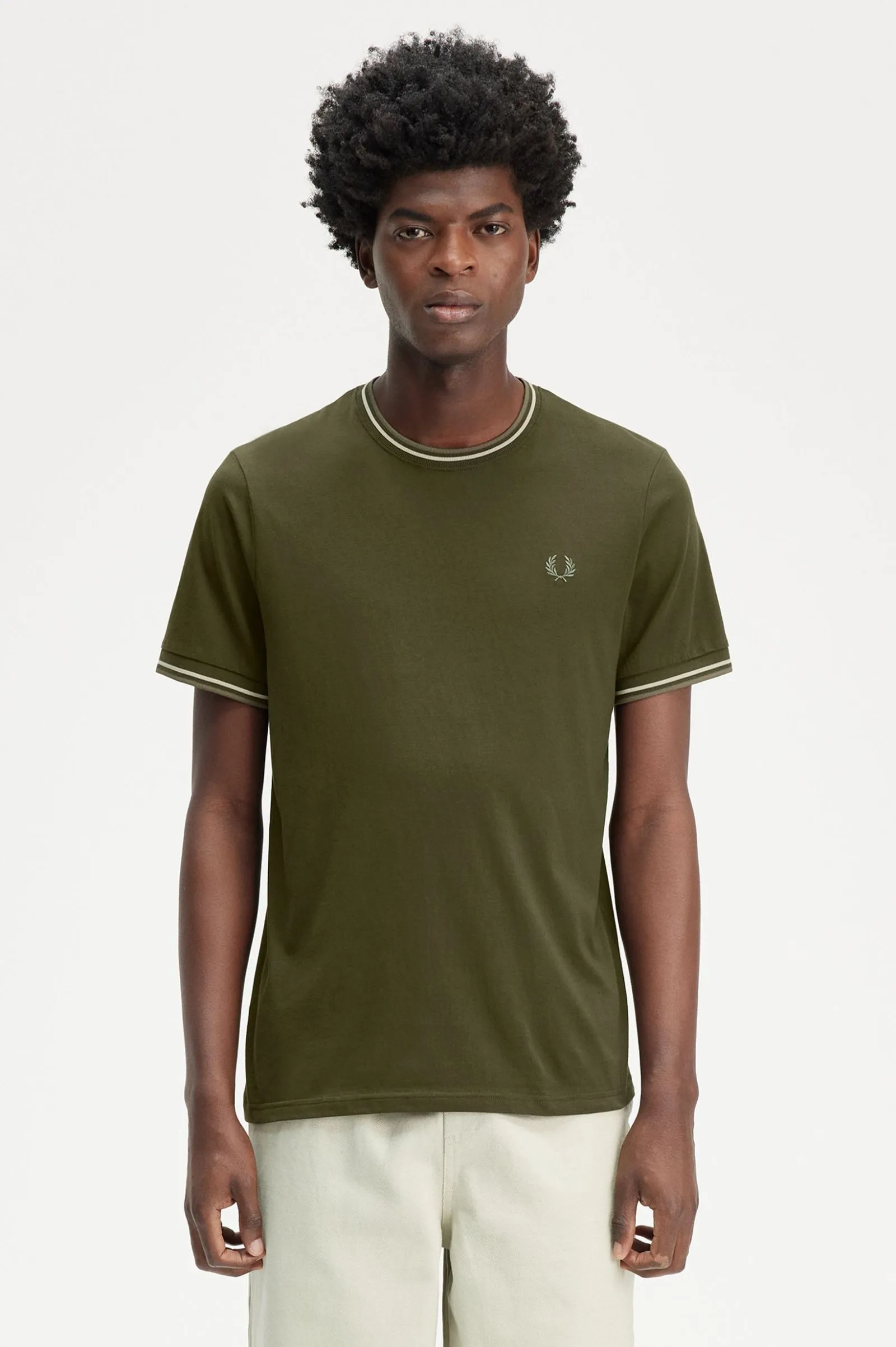 Camiseta con el ribete con dos franjas