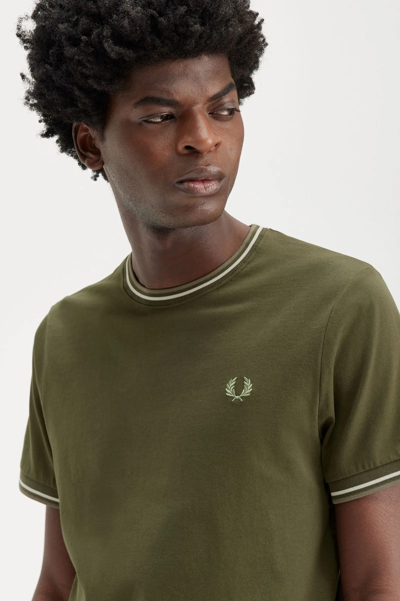 Camiseta con el ribete con dos franjas