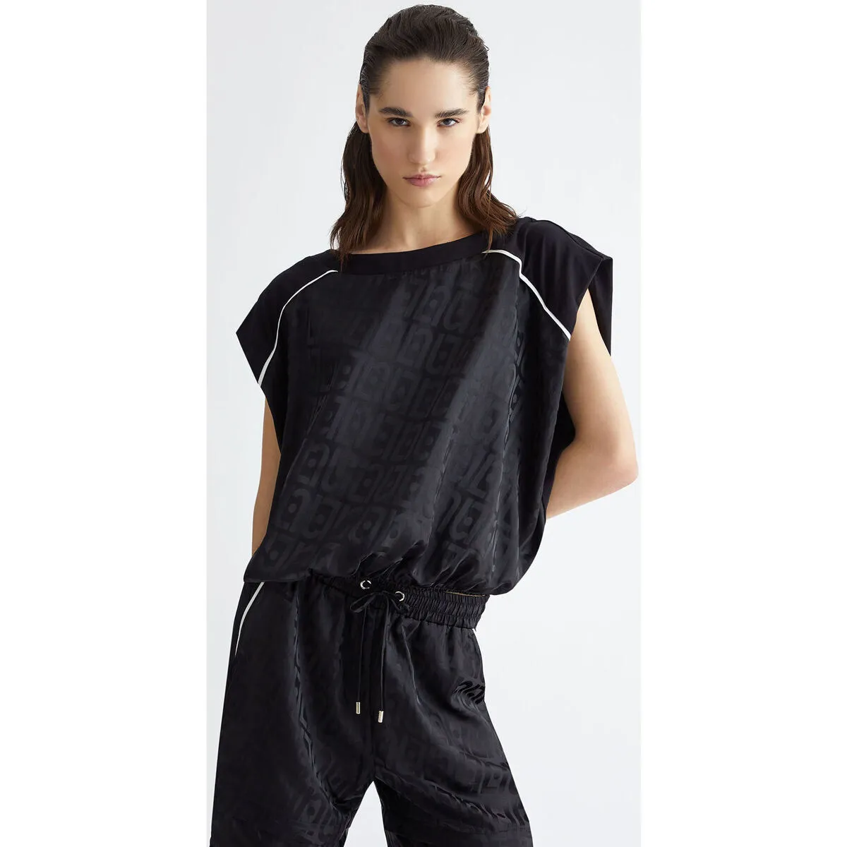 Camiseta con raso jacquard