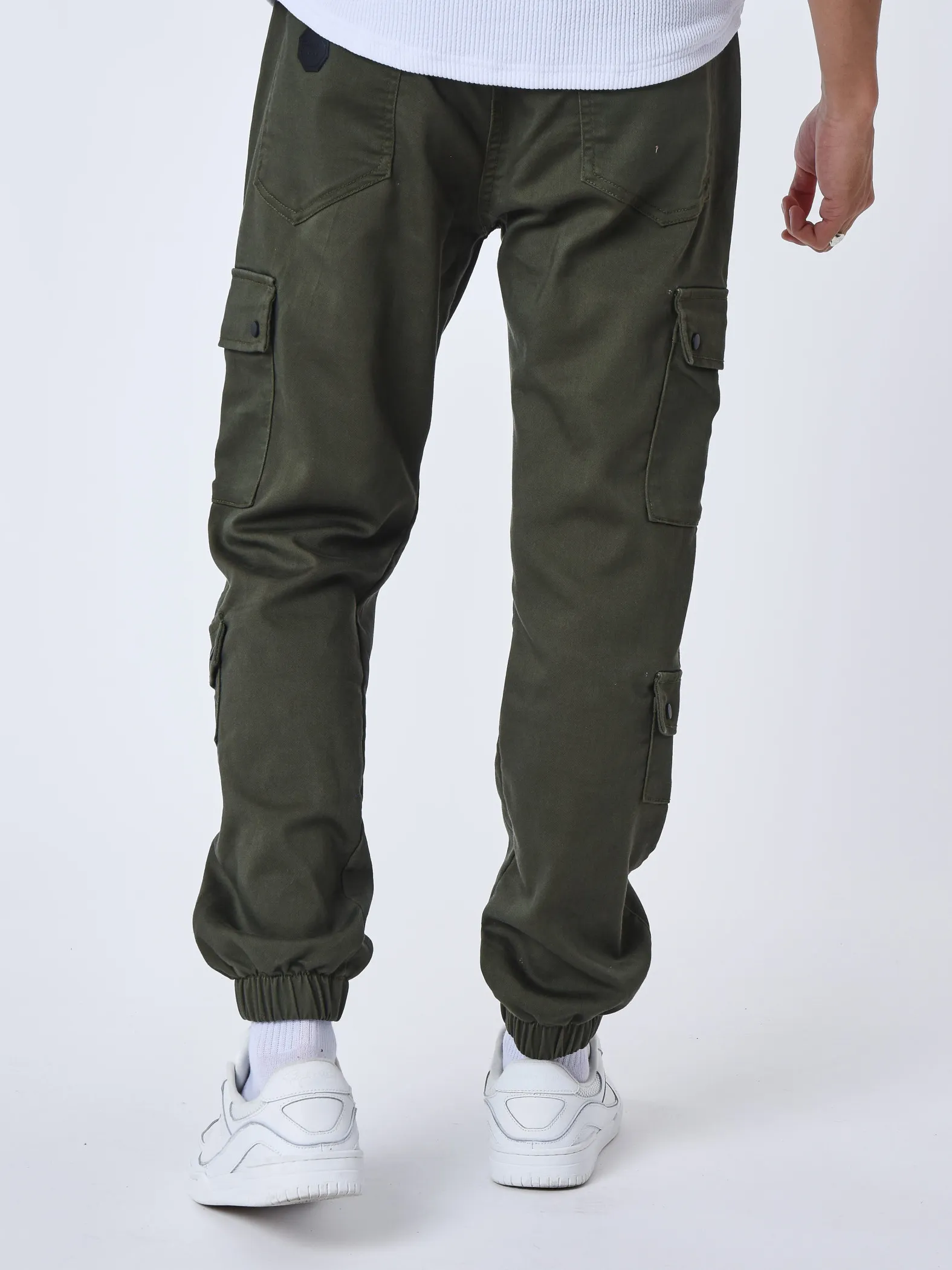 Cargo multibolsillos con cintura elástica