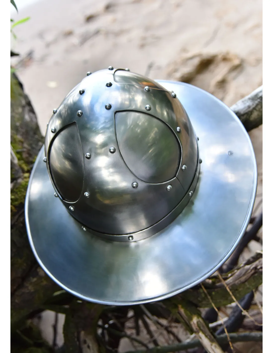 Casco Kettle con protección para orejas y mejillas, siglo XV