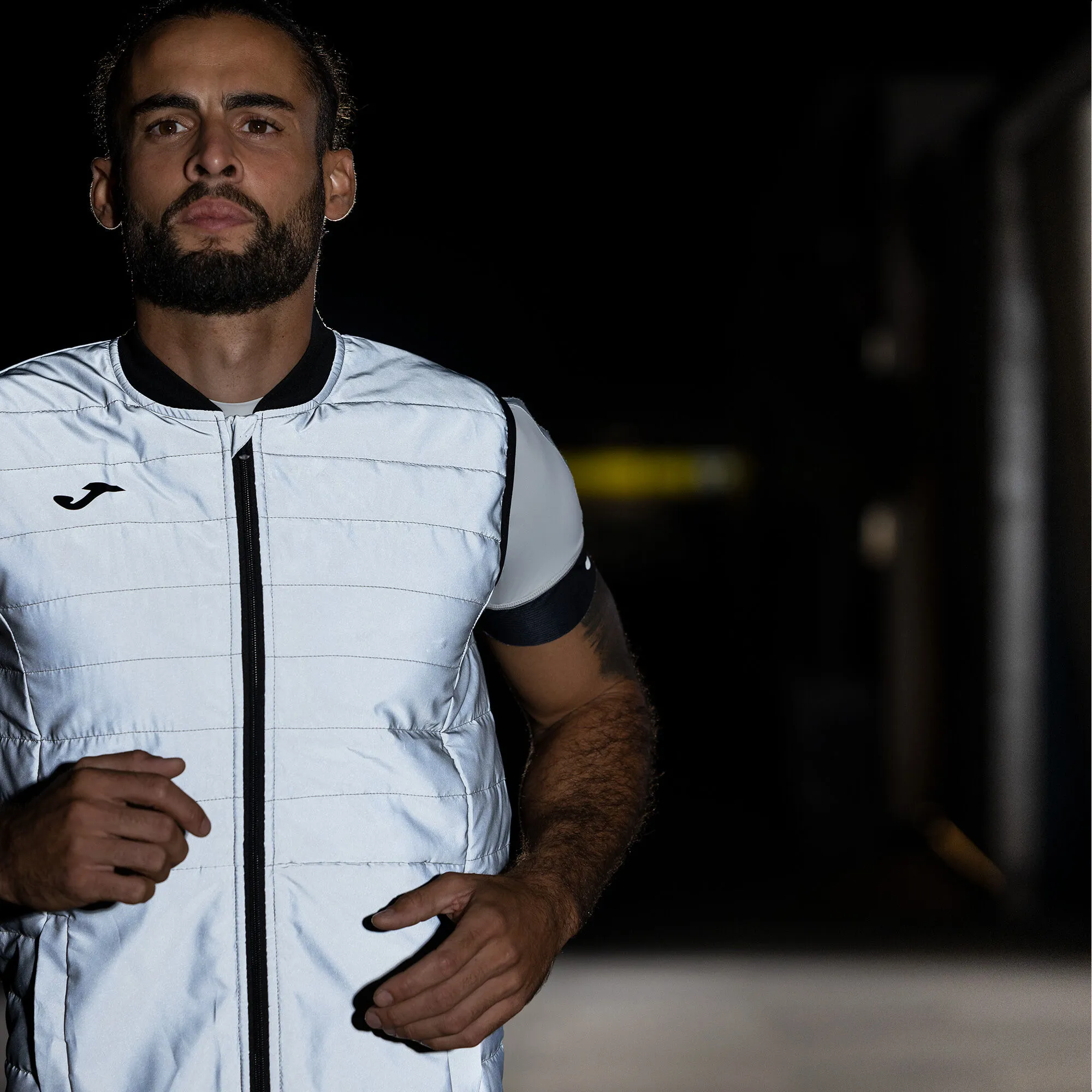 CHALECO ACOLCHADO HOMBRE RNIGHT NEGRO