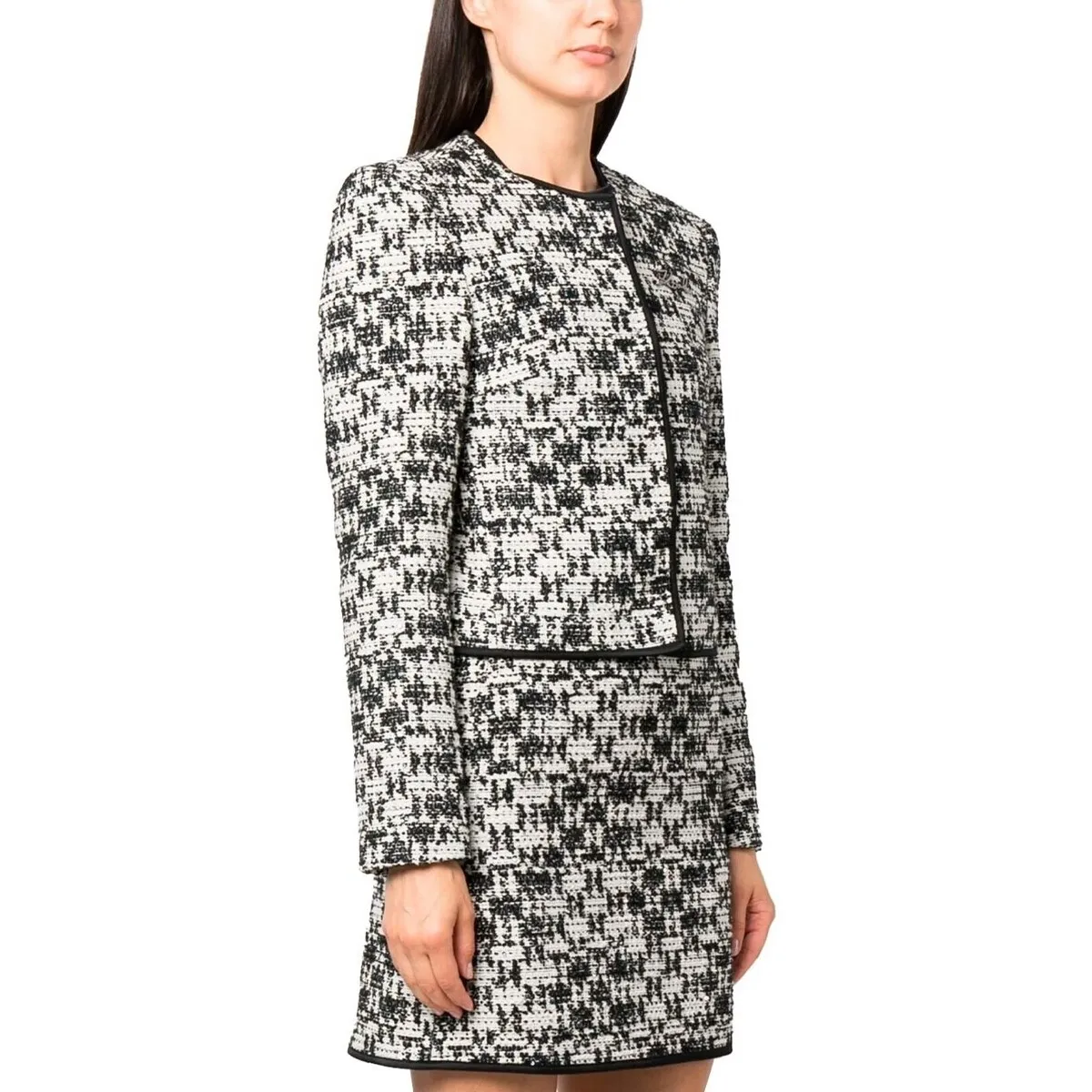  CHAQUETA CON LOGO BORDADO