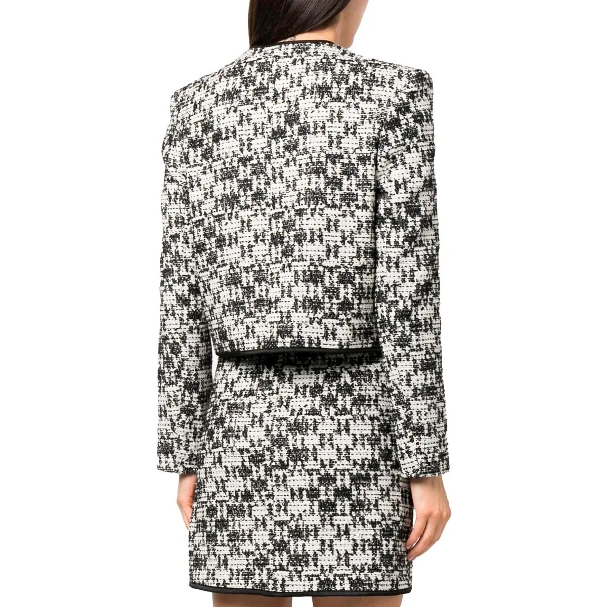  CHAQUETA CON LOGO BORDADO