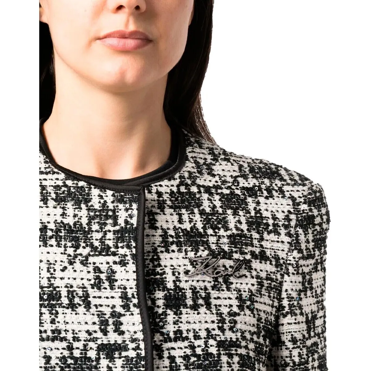  CHAQUETA CON LOGO BORDADO