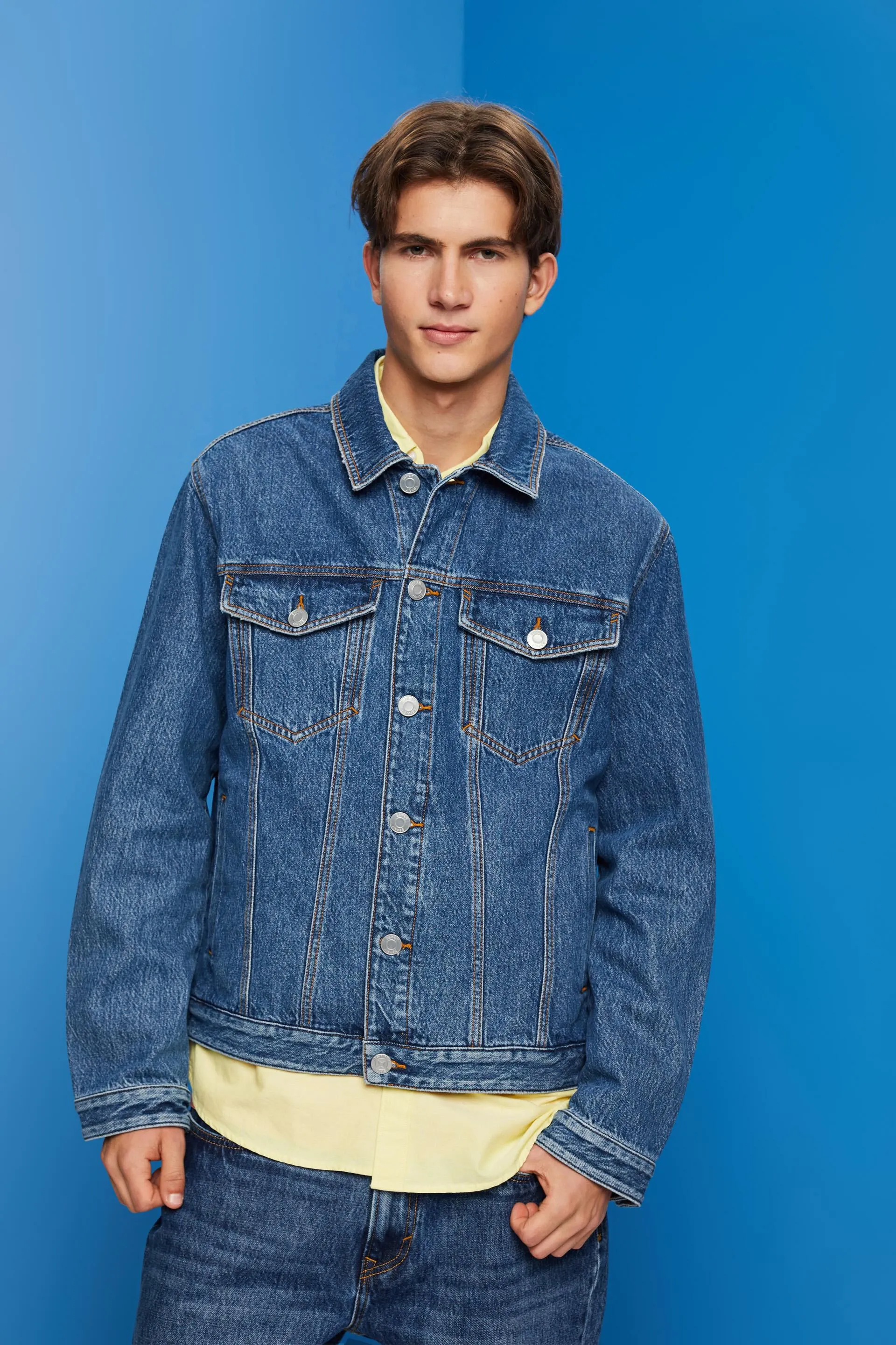 Chaqueta de tejido vaquero sostenible