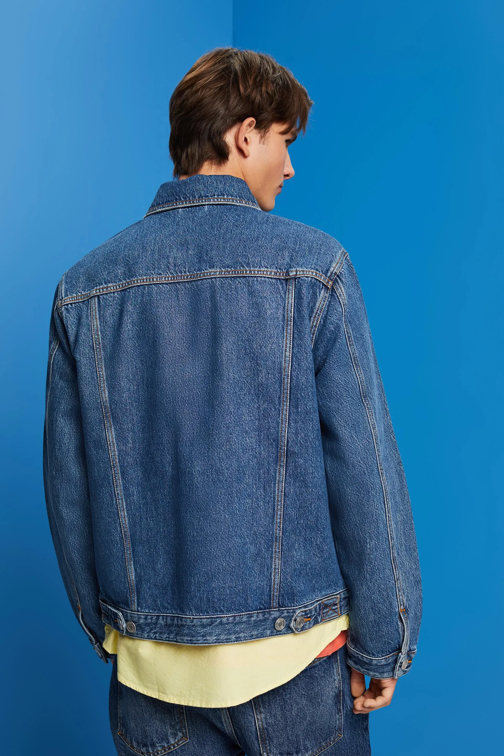 Chaqueta de tejido vaquero sostenible