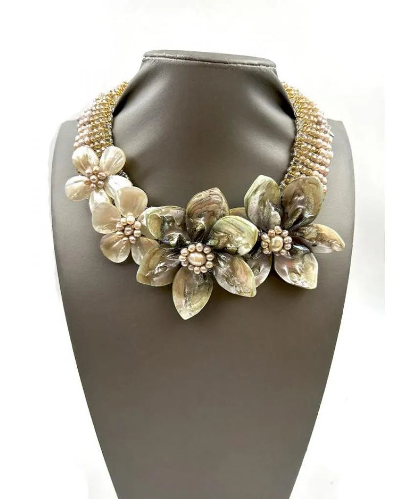 COLLARES EXOTICOS Y ELEGANTES DE BODA CON FLORES DE CONCHA