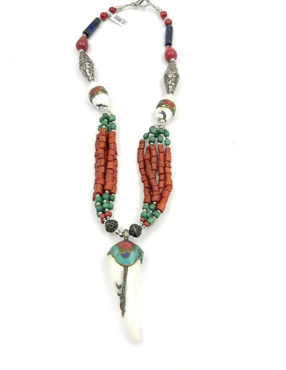 COLLARES TIBETANOS CON COLMILLO DE HUESO Y PIEDRAS CORAL Y TURQUESA