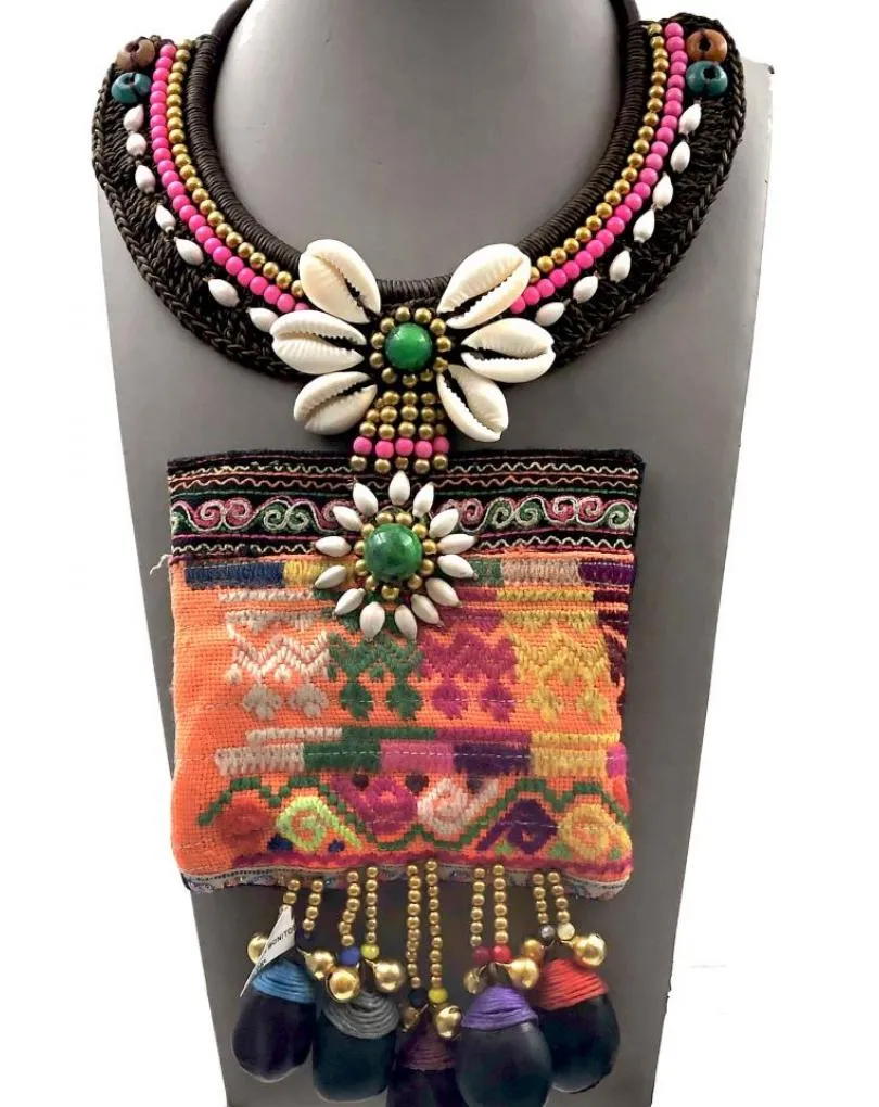 COLLARES UNICOS Y EXCLUSIVOS PARA MUJER CON TELAS Y SEMILLAS