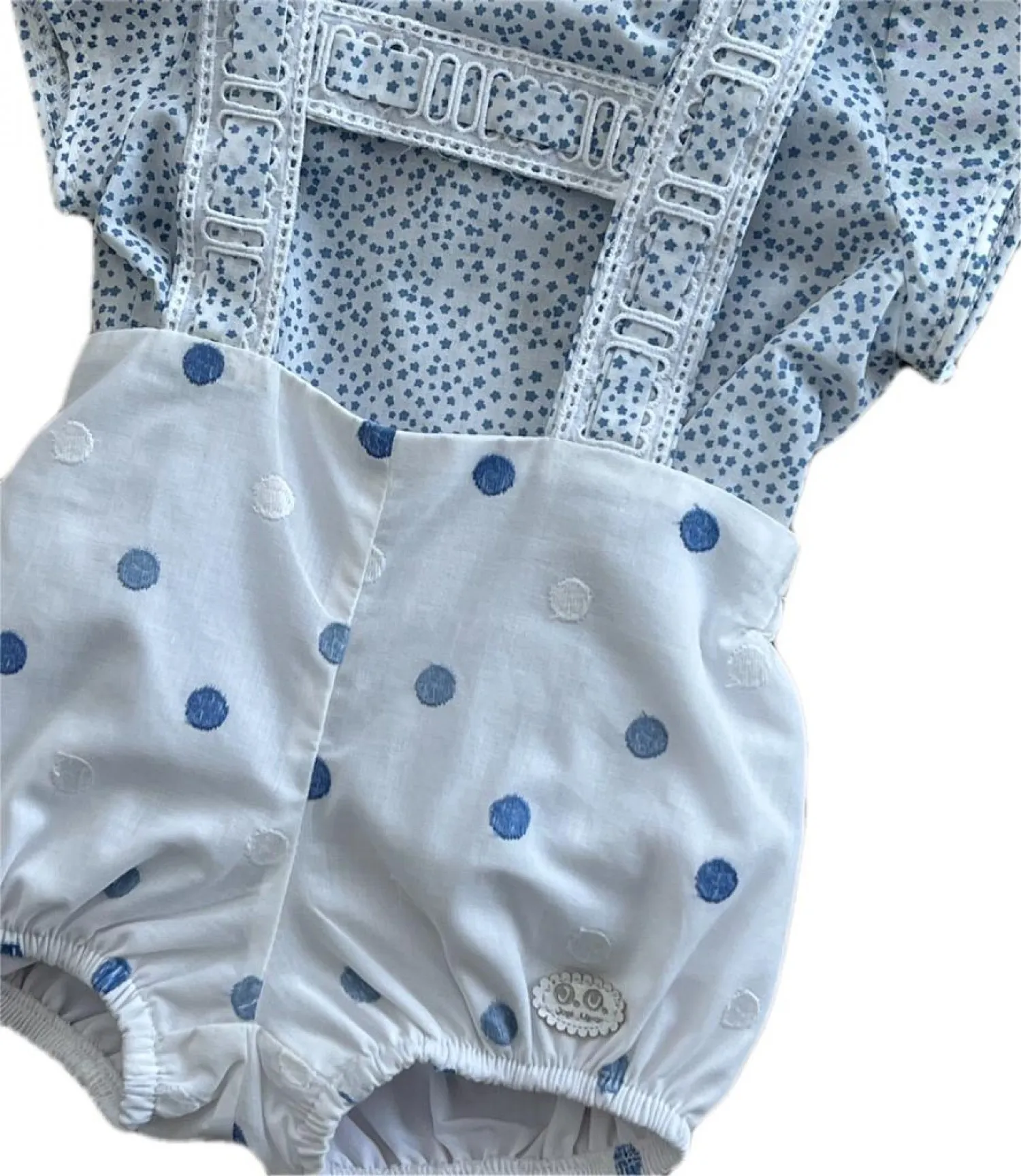 Conjunto para niño. Ranita y blusa con bodoques bordados