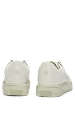 Deportivas en mezcla de materiales con ante y tejido antidesgarros de panal de abeja