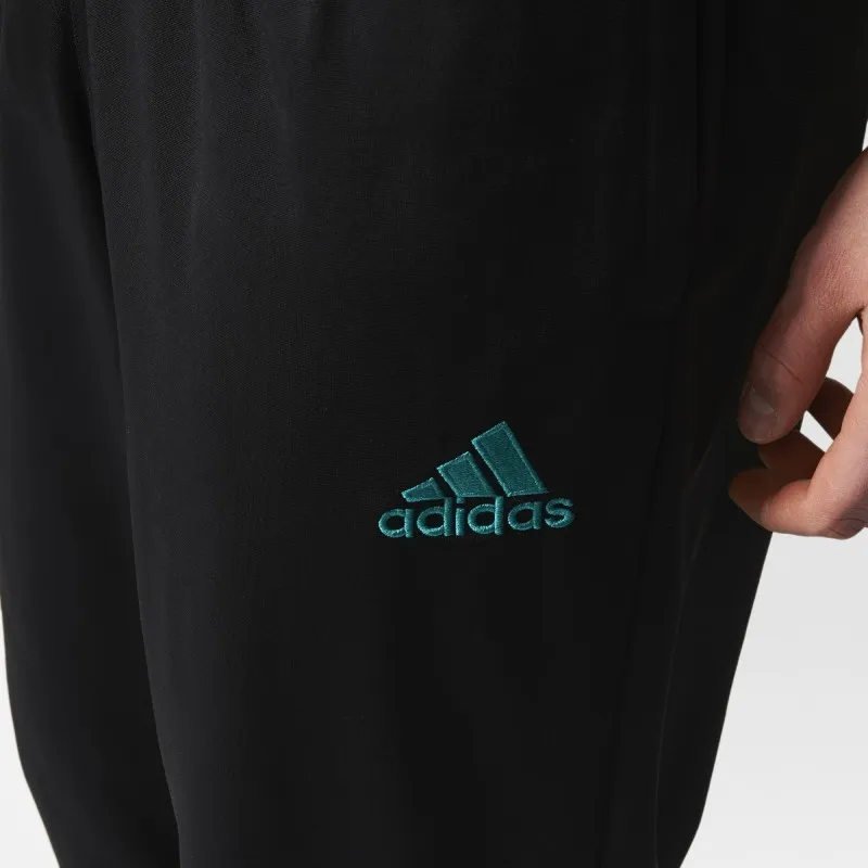 El Real Madrid chándal banco negro 2017/18 Adidas