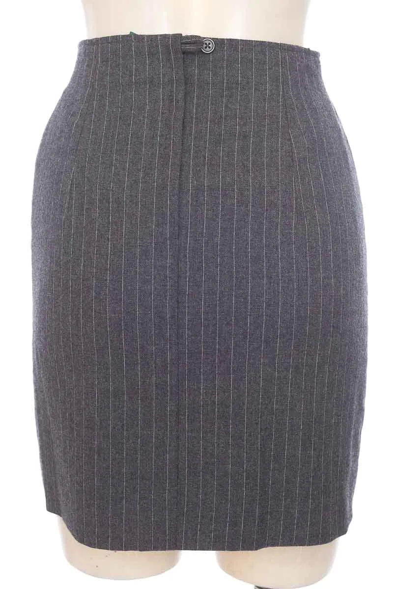 FALDA COLOR GRIS  CLOSEANDO