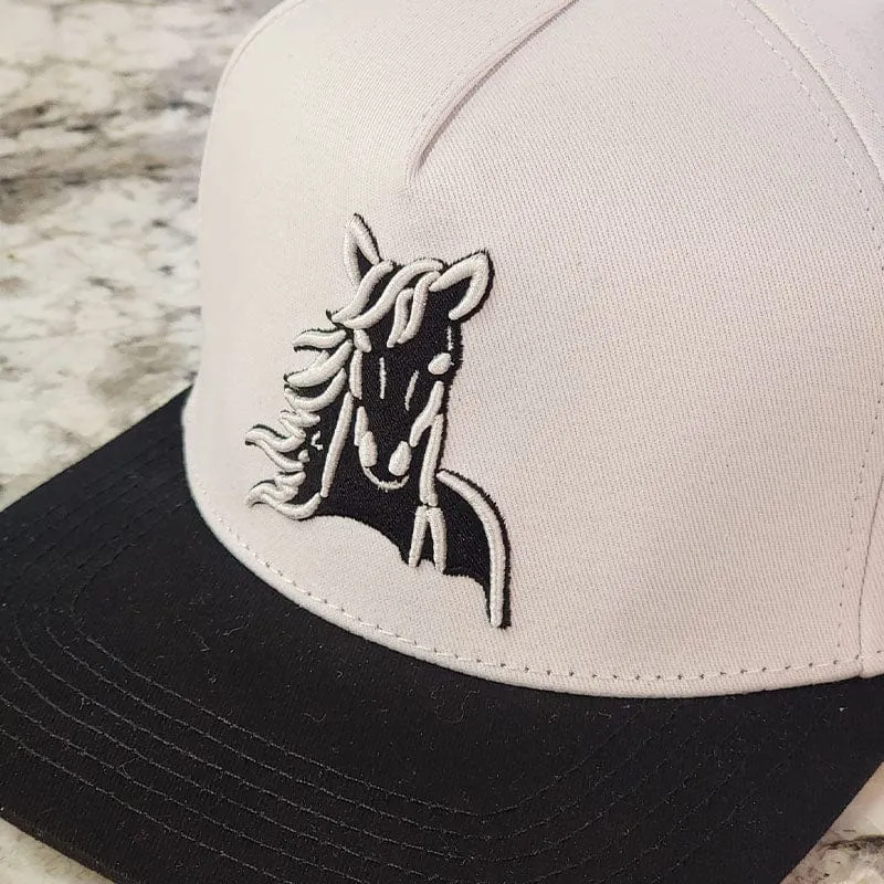 Gorra Caballo Negro Blanca