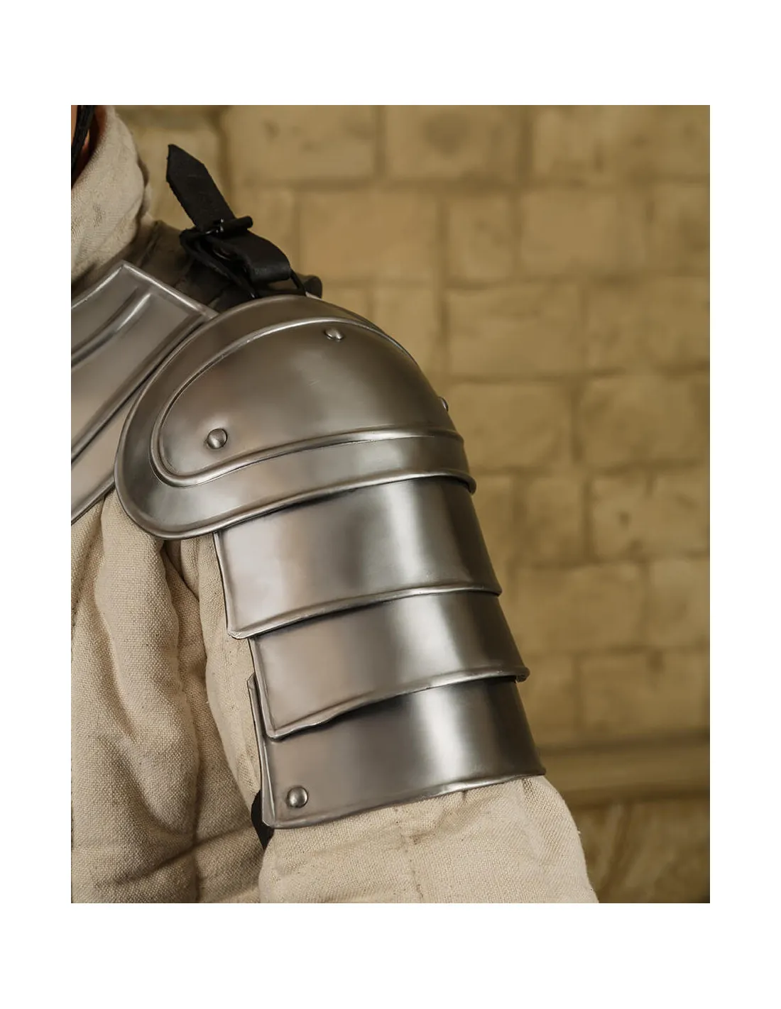 Hombreras medieval en acero pulido modelo Adam
