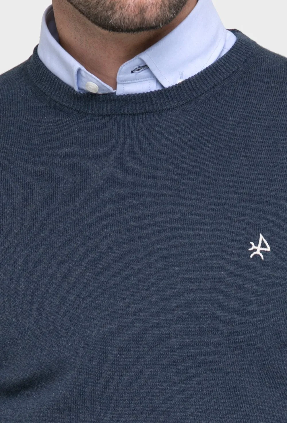 Jersey básico azul marino con cuello redondo