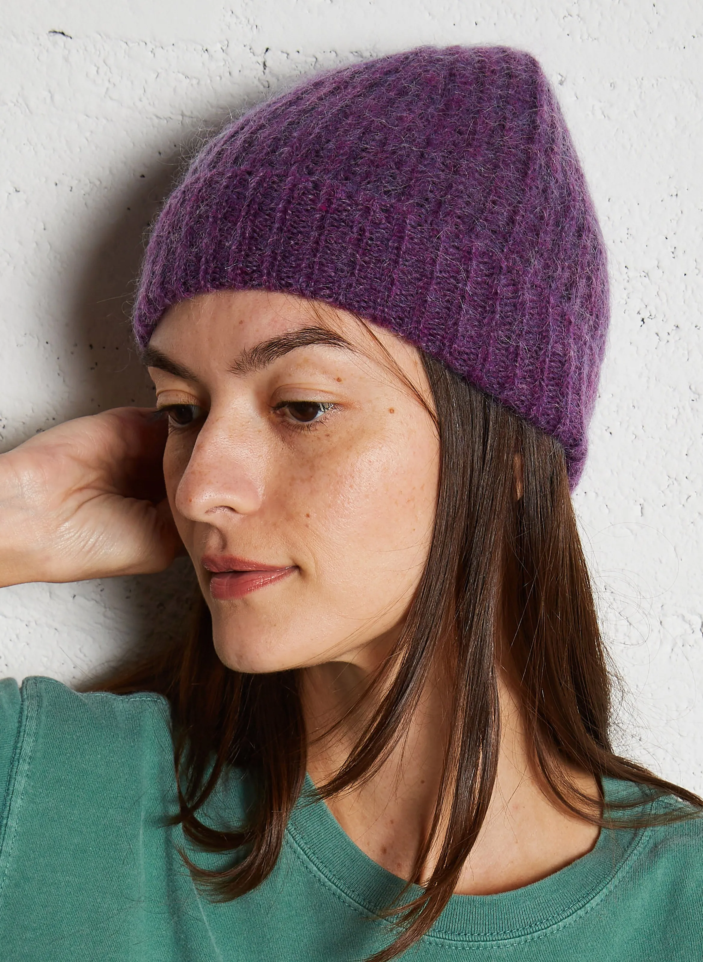LOUISE MISHA ABI  GORRO CON DOBLADILLO DE MEZCLA DE LANA EN VIOLETA