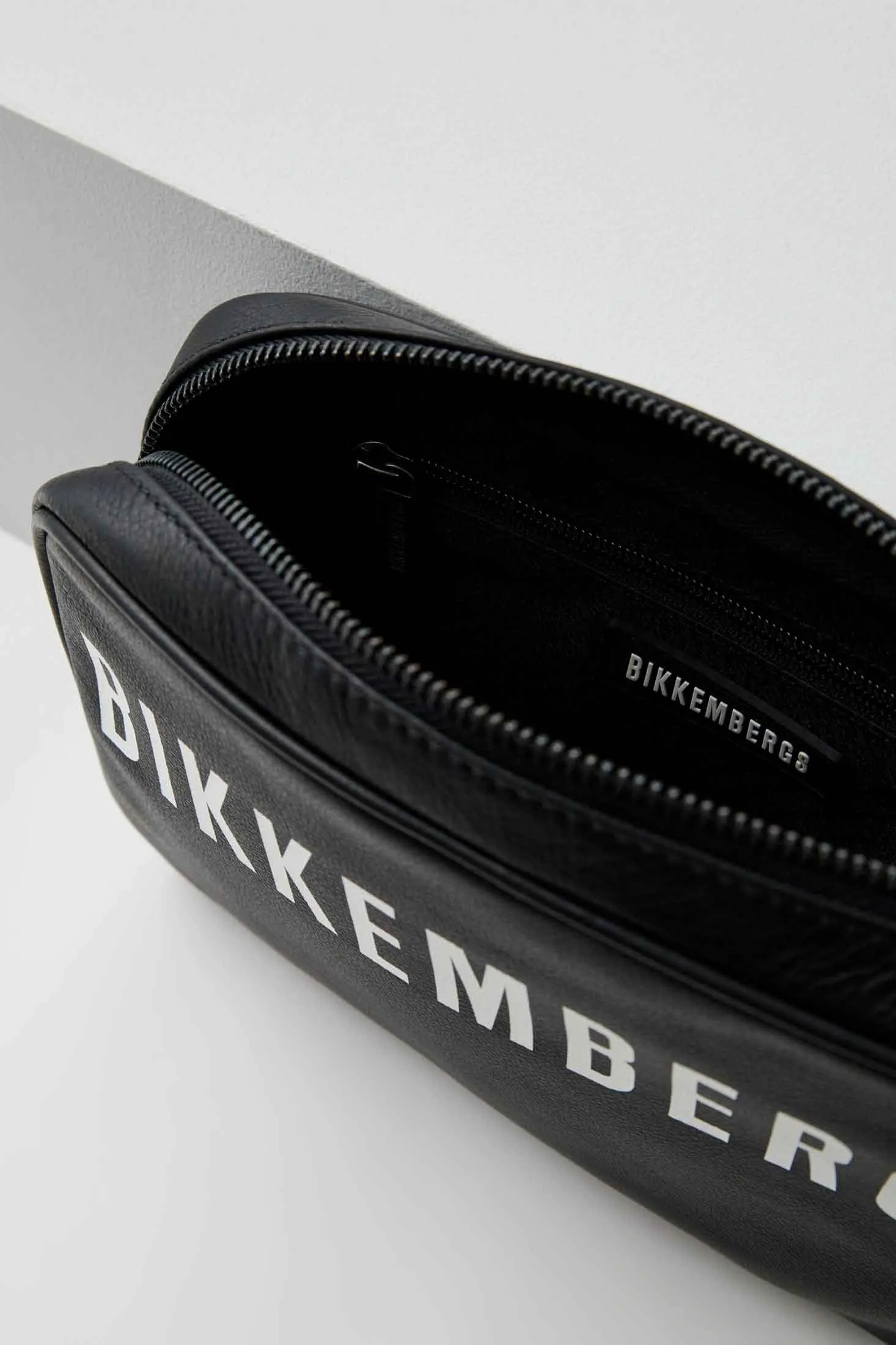 Neceser para hombre de Bikkembergs – BKMA00138M