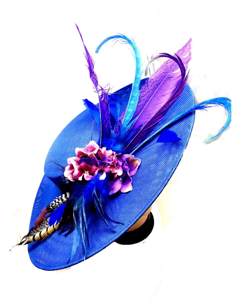 PAMELAS AZULONAS PARA BODAS CON FLORES Y PLUMAS EXOTICAS