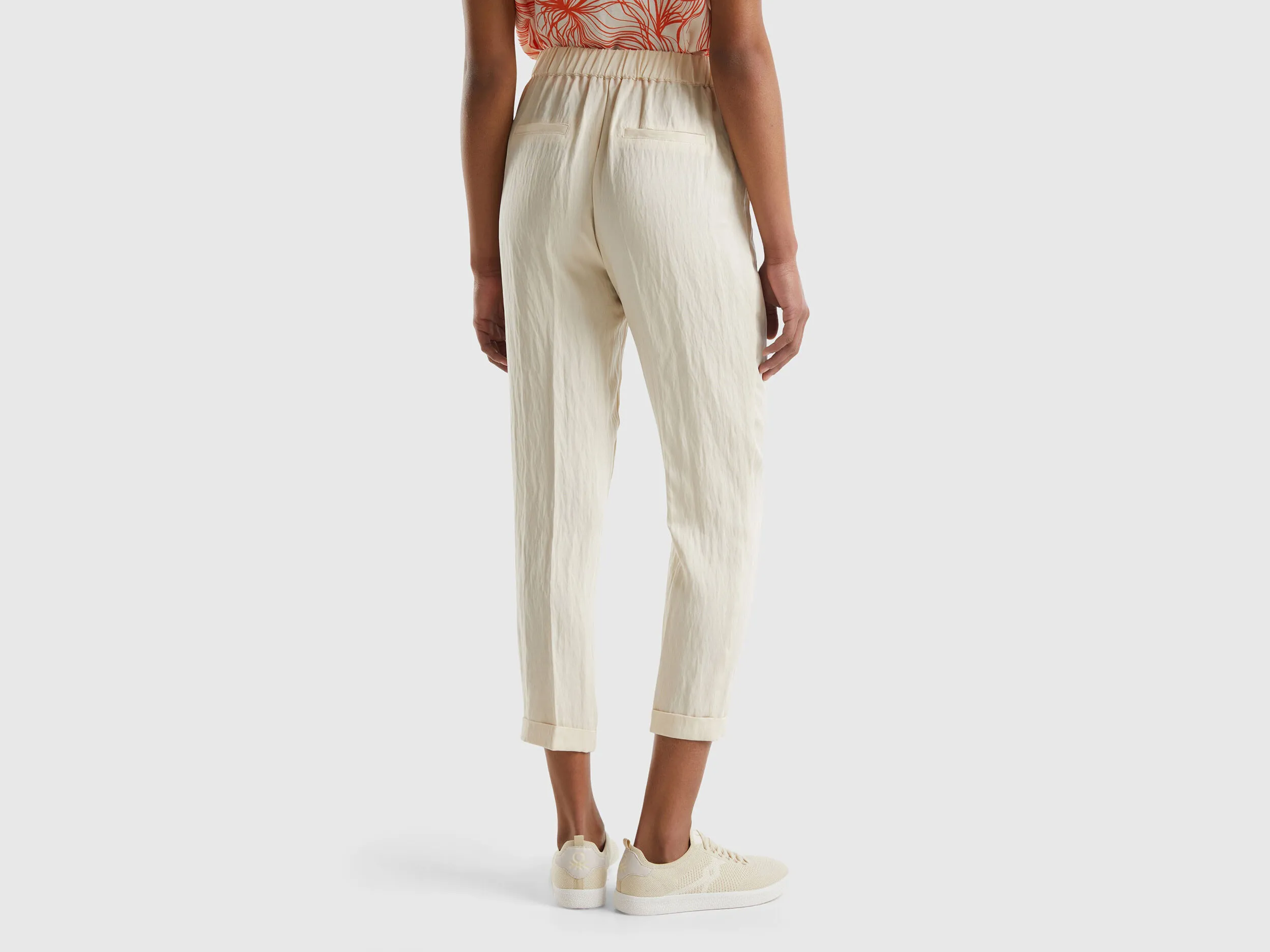 Pantalón con vuelta en mezcla de viscosa sostenible