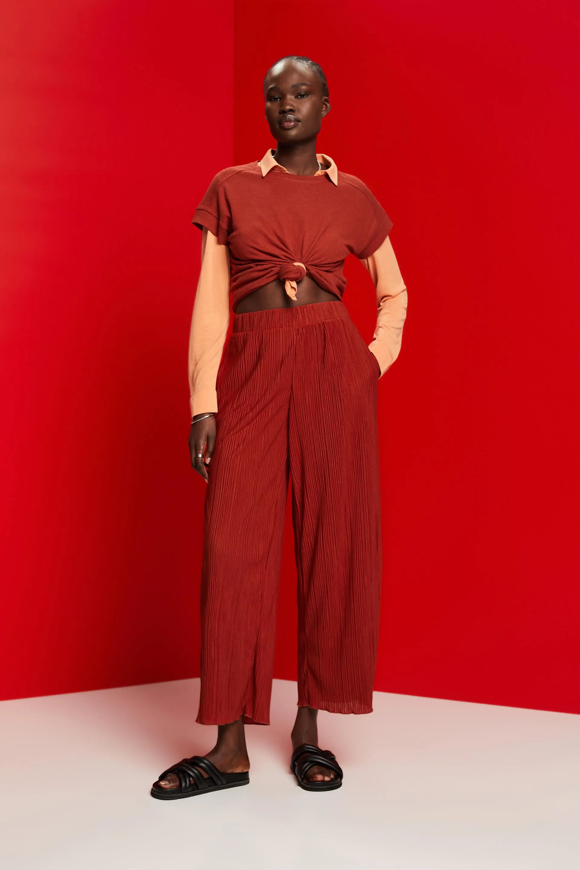 Pantalón de tejido jersey suave con pliegues