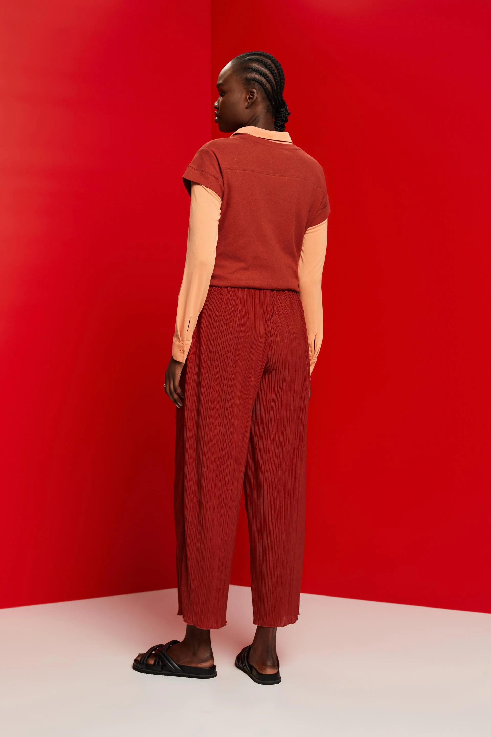 Pantalón de tejido jersey suave con pliegues