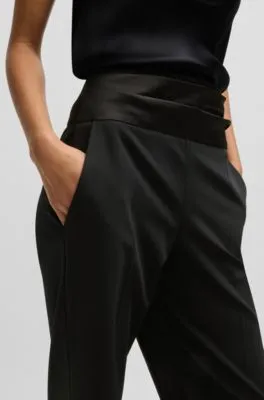 Pantalones formales regular fit con cintura tonal