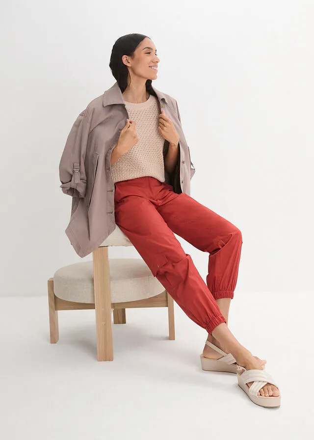 Pantalón cargo estilo papertouch con forma de O rojo carmín