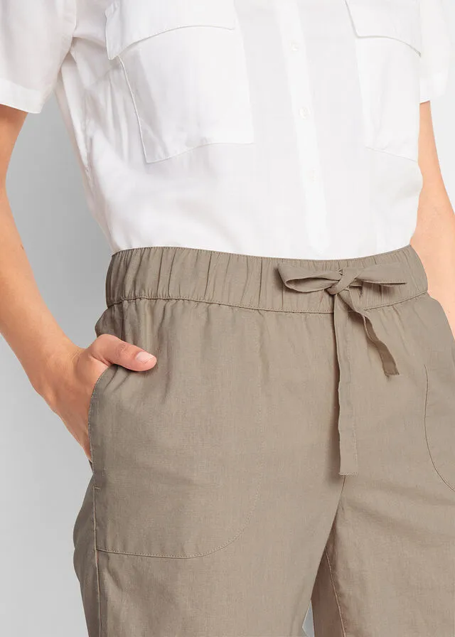 Pantalón corto estilo paperbag con lino Arena
