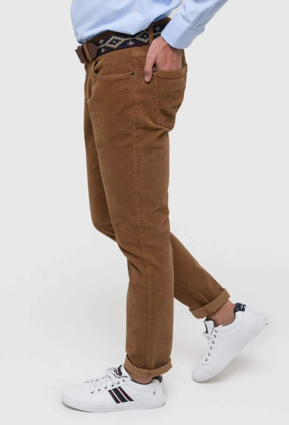Pantalón estilo pana tailored fit marrón