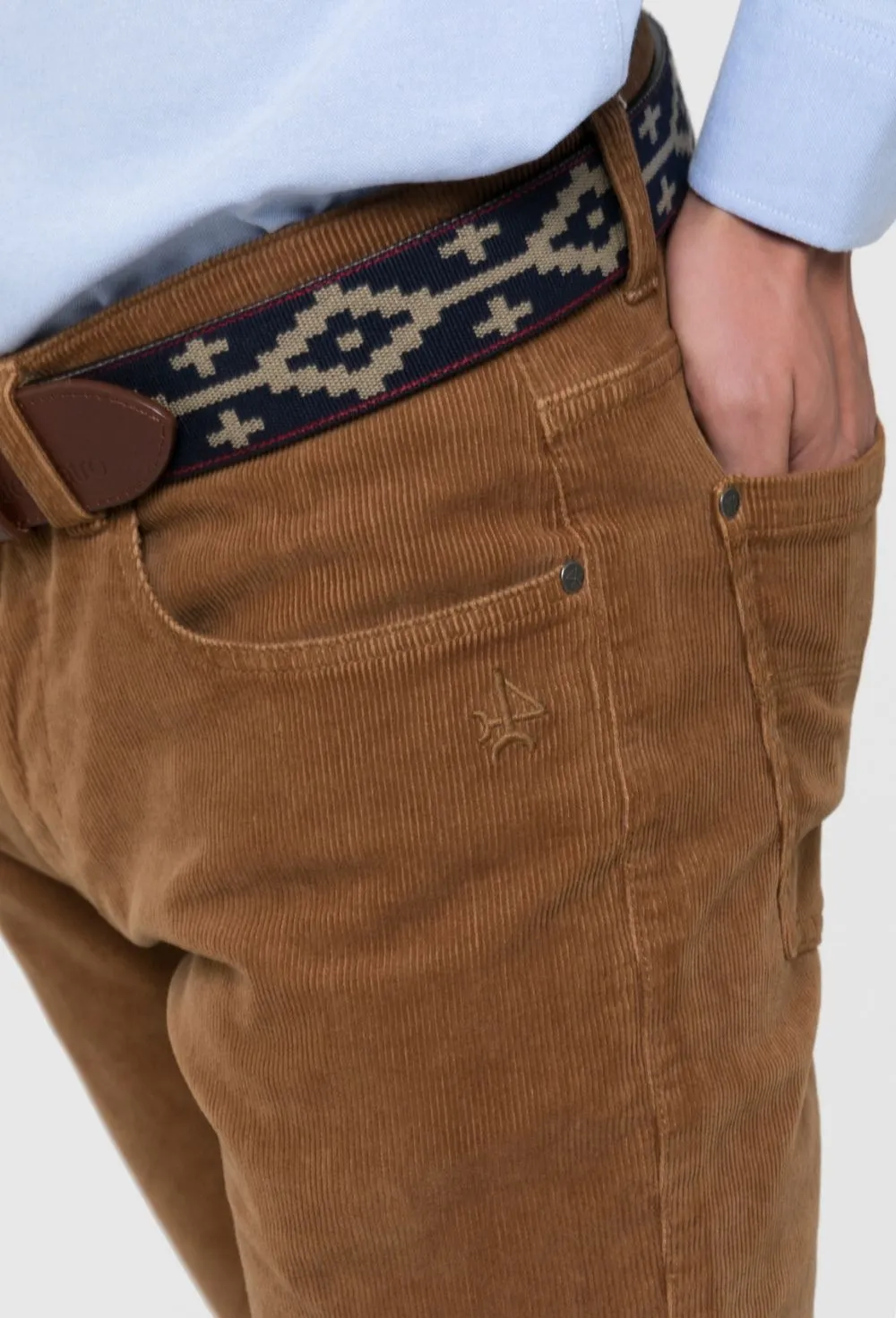 Pantalón estilo pana tailored fit marrón
