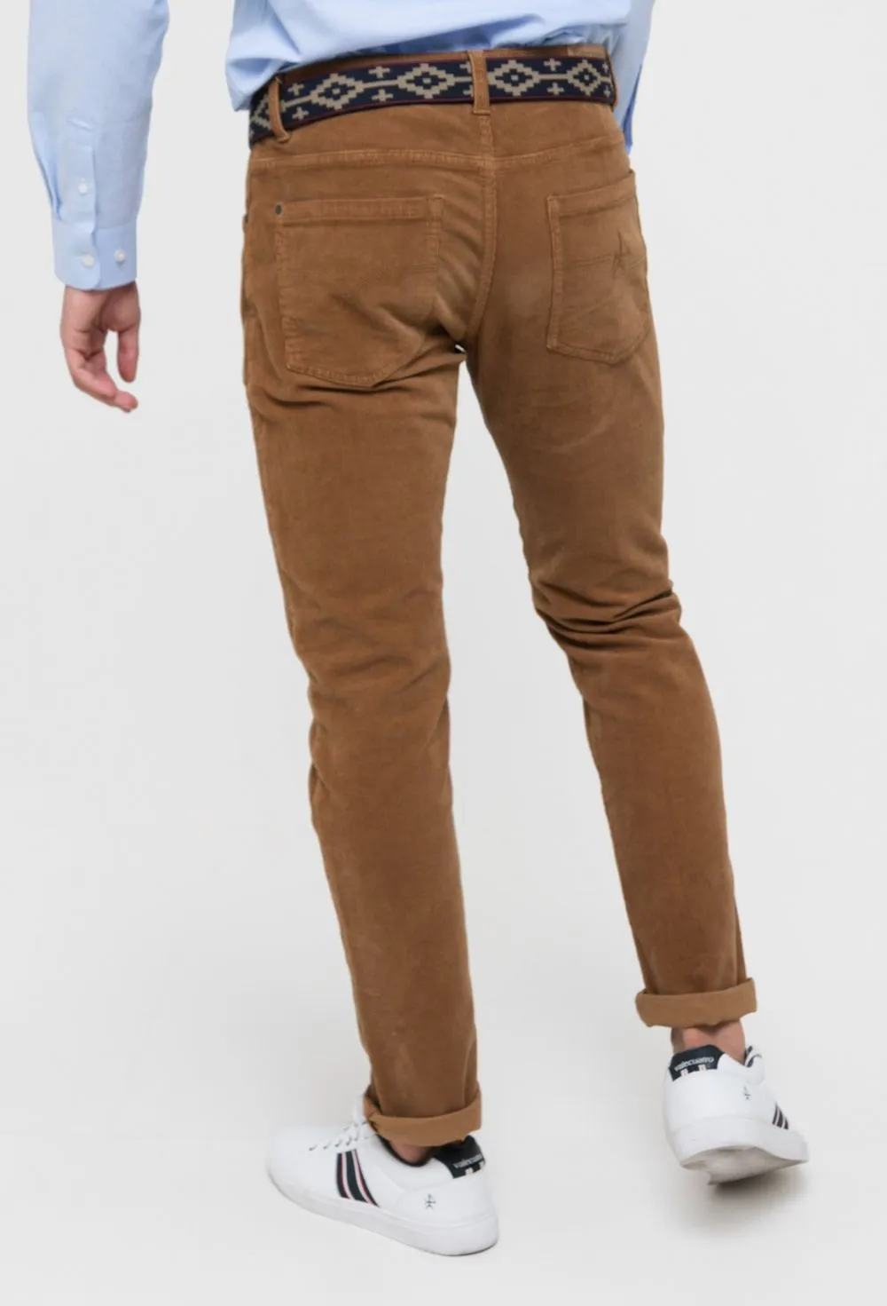 Pantalón estilo pana tailored fit marrón
