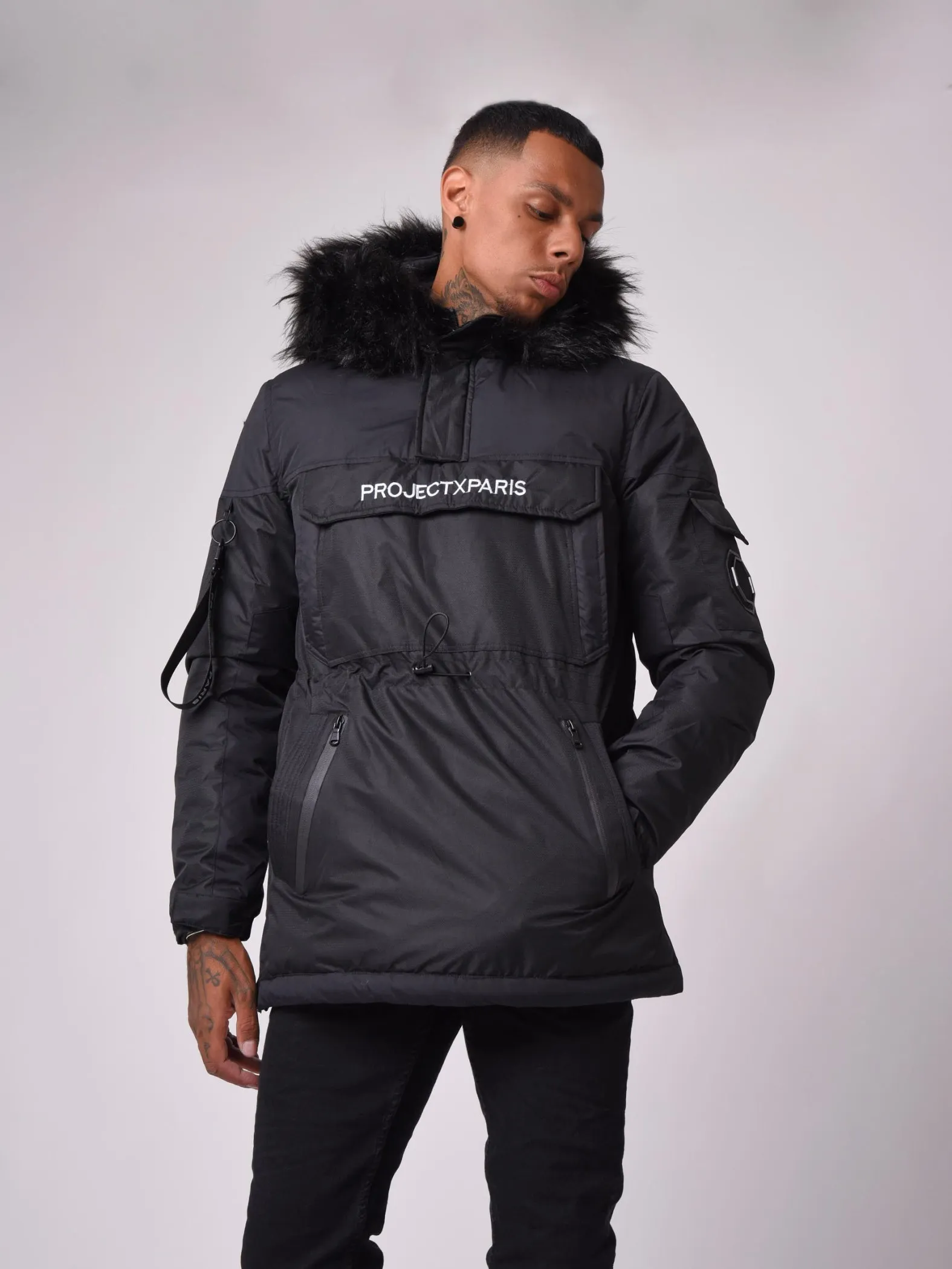 Parka bicolor, multibolsillos, con capucha y de quita y pon