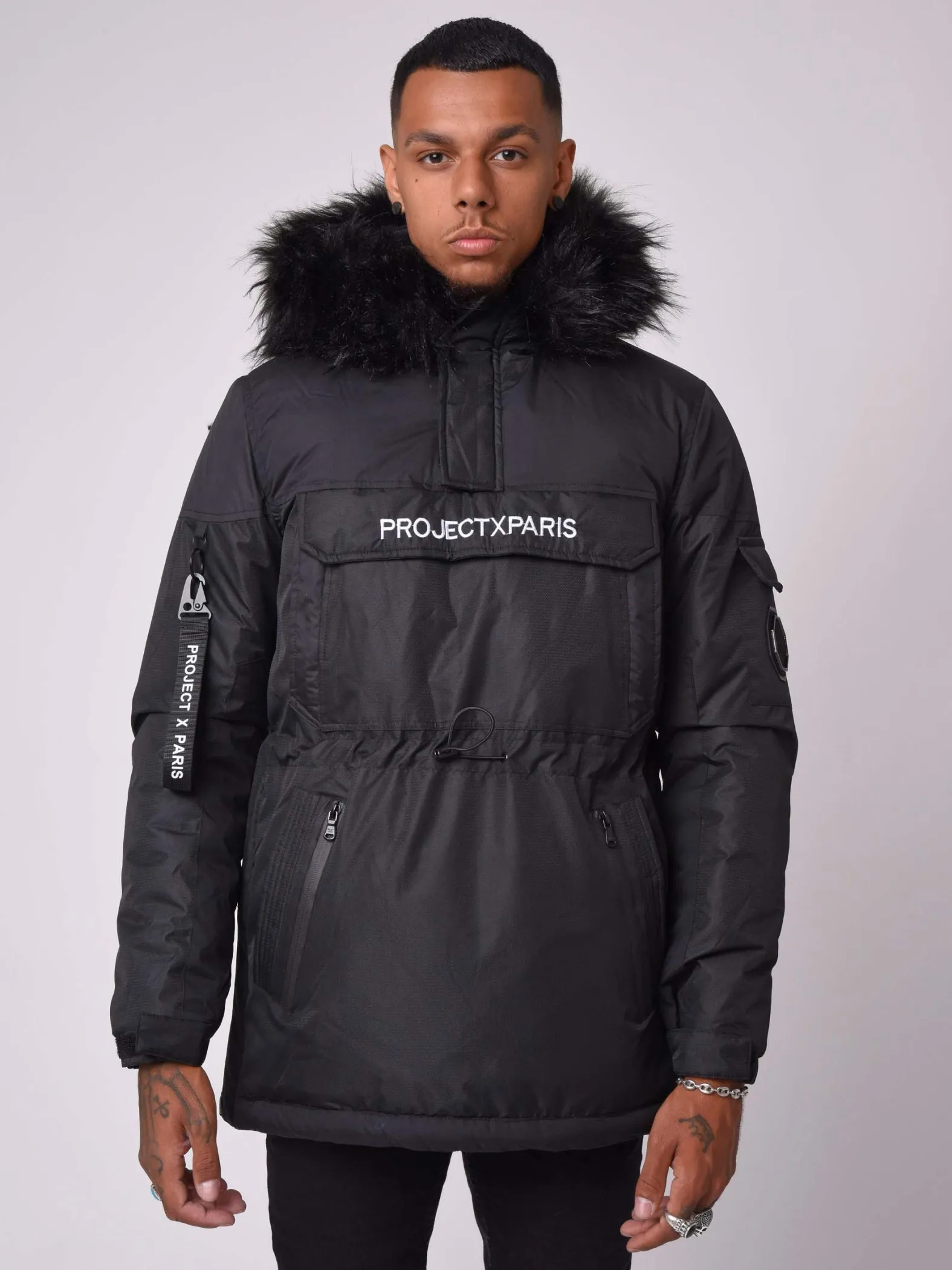 Parka bicolor, multibolsillos, con capucha y de quita y pon