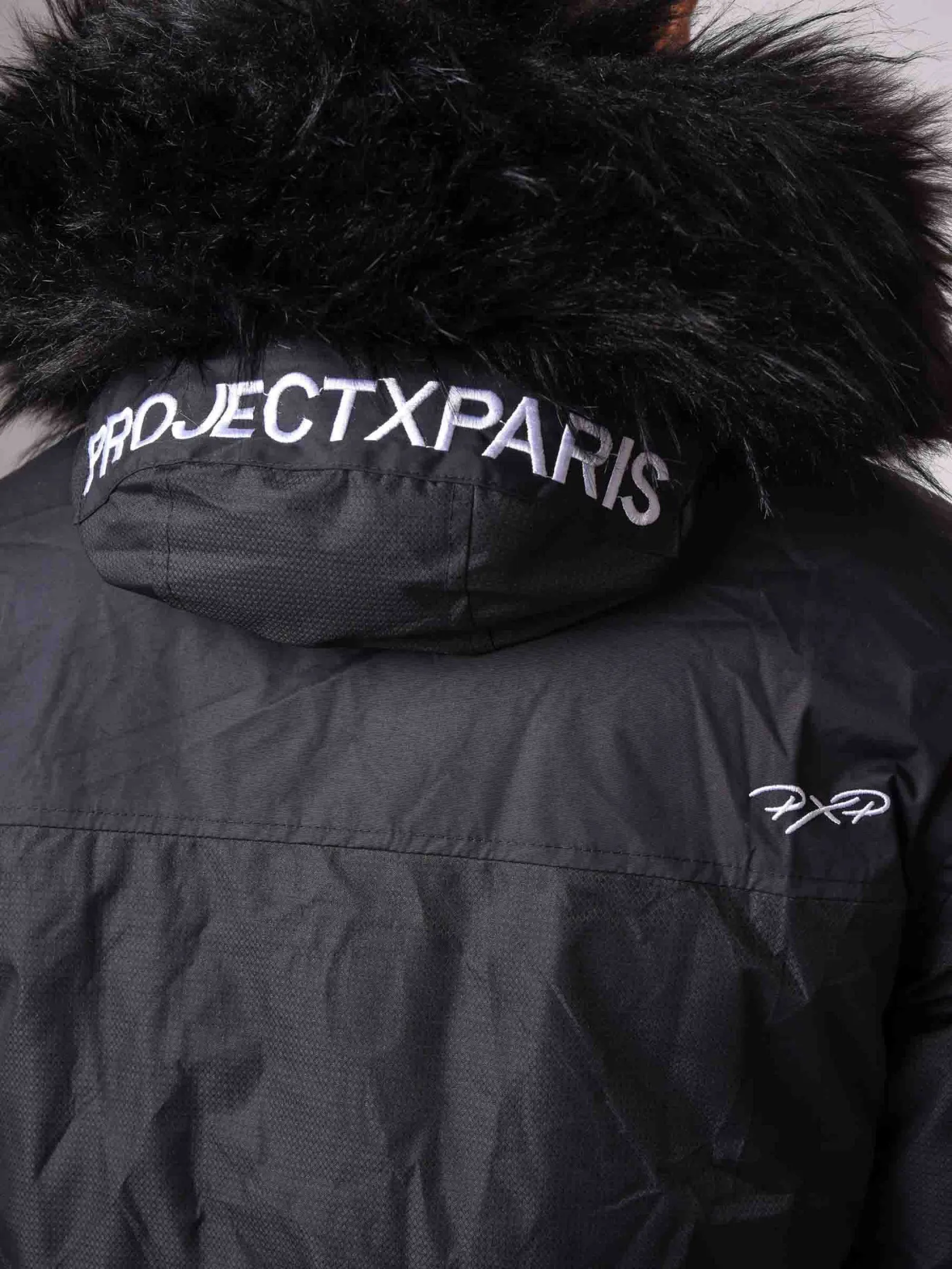 Parka bicolor, multibolsillos, con capucha y de quita y pon