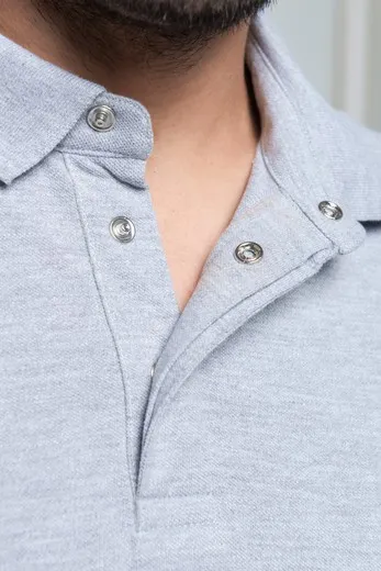Polo con botones de presión y manga corta para hombre
